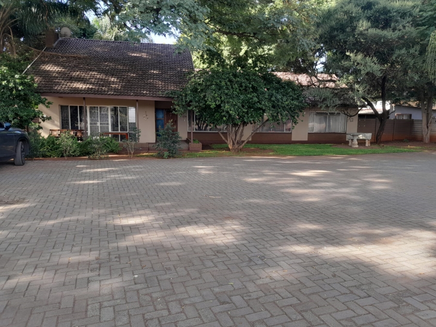 7 Bedroom Property for Sale in Rustenburg Central North West